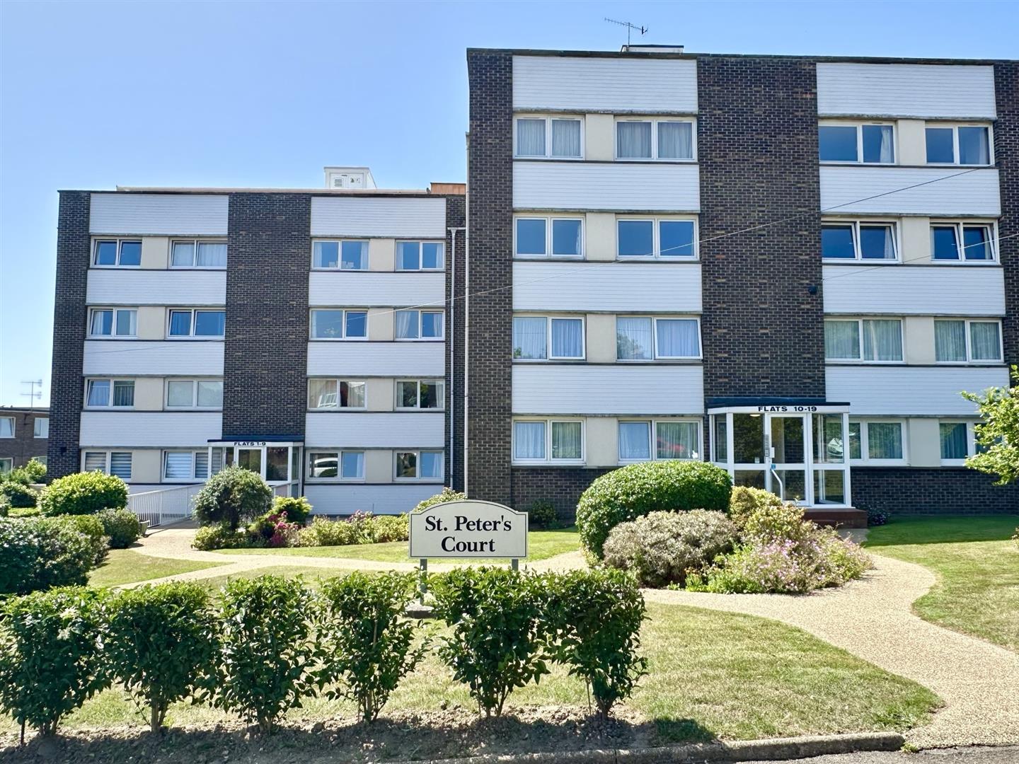 2 bed property in De La Warr Road, Bexhill-On-Sea